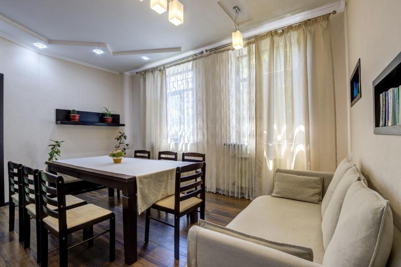 بيشكيك Opera Bed&Breakfast المظهر الخارجي الصورة